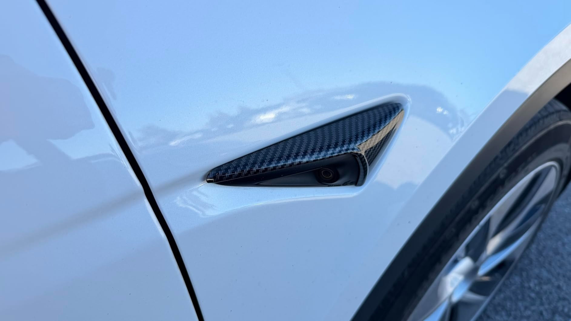 Tesla Side Camera Protection Covers | Glossy Carbon Fiber Finish for Model Y Juniper (2025–2026) & Model 3 Highland (2024–2026)