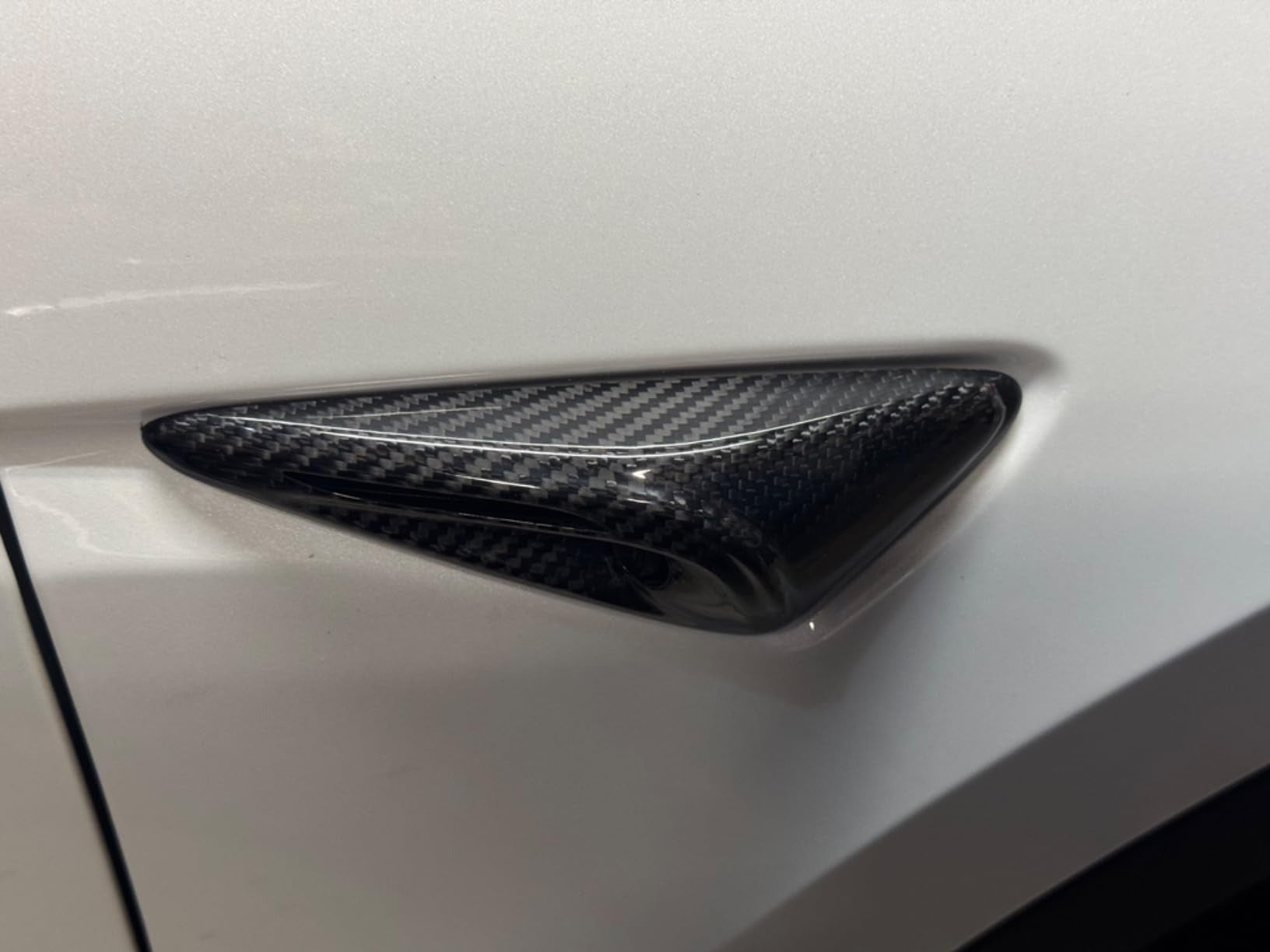 Premium Carbon Fiber Side Camera Protection Covers for Tesla Model Y Juniper (2025–2026) & Model 3 Highland (2024–2026)